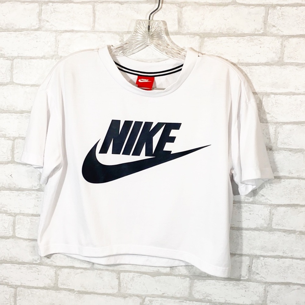 Nike big logo crop top size